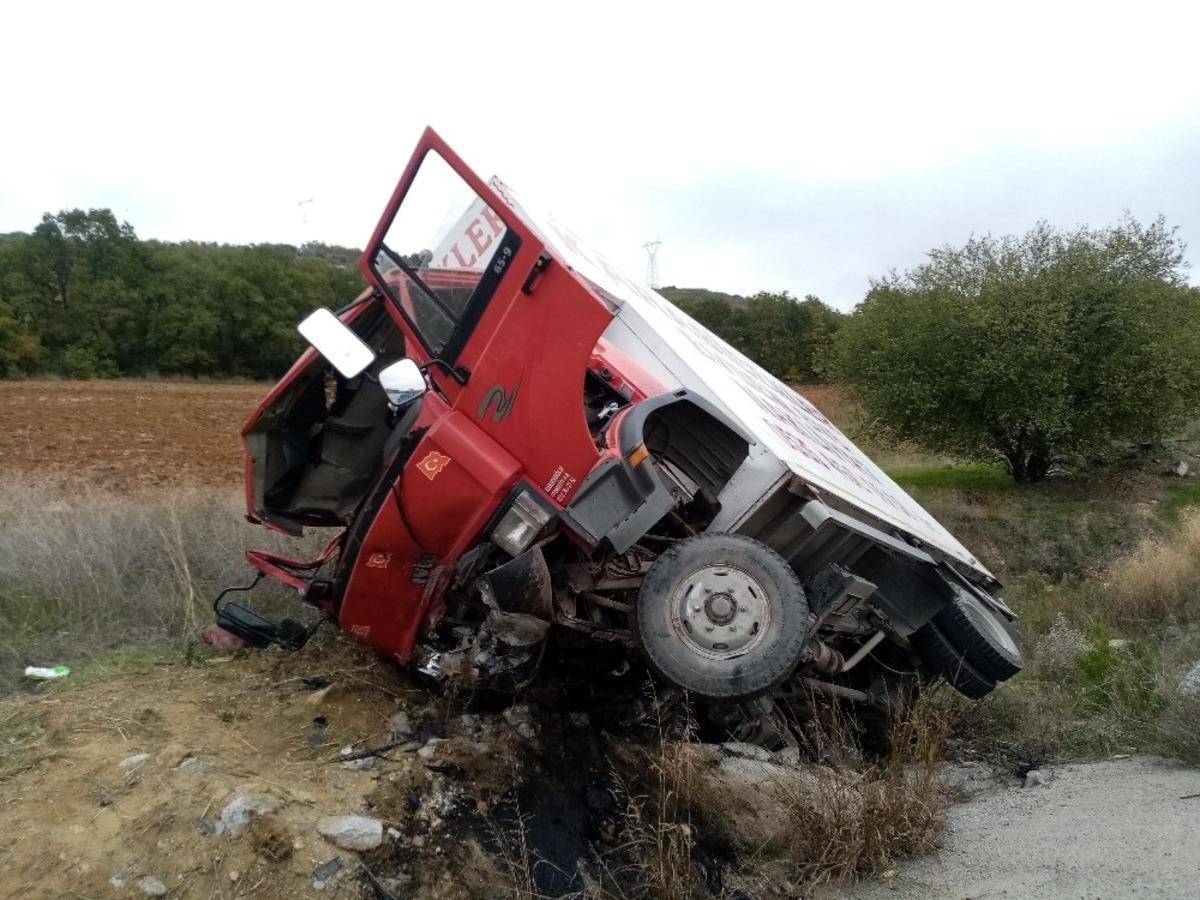 Tekirdağ&rsquo;da kamyon şarampole u&ccedil;tu: 3 yaralı