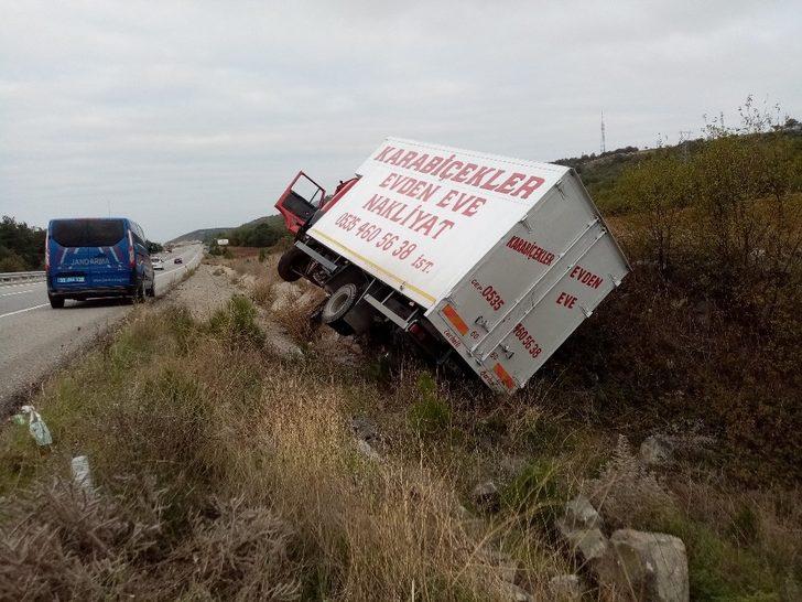 Tekirdağ’da kamyon şarampole uçtu: 3 yaralı G4