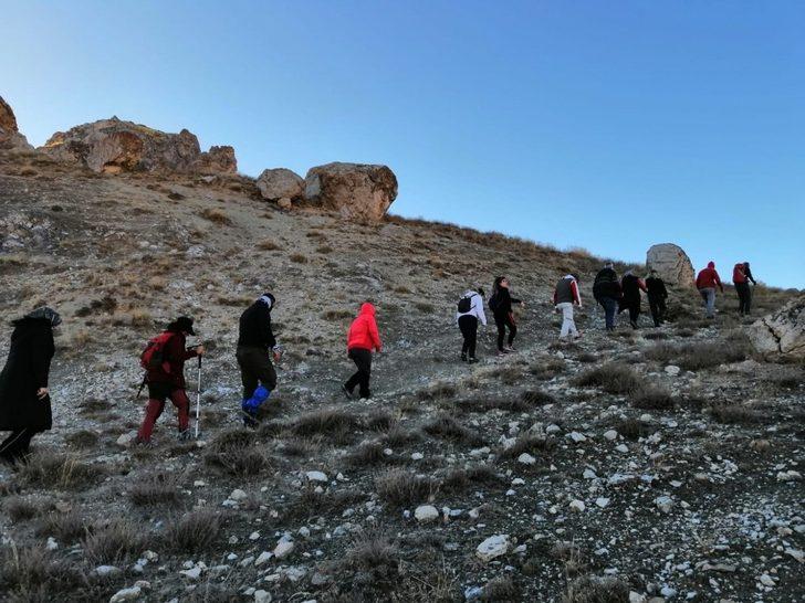 Hevük Kalesi’ne hayran kaldılar G3