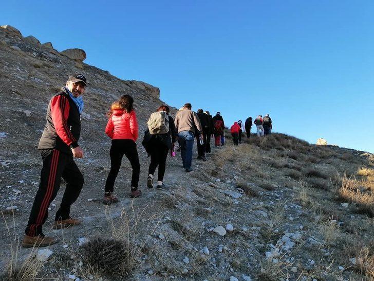 Hevük Kalesi’ne hayran kaldılar G4