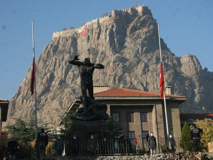 Afyonkarahisar’da saatler 09.05’i gösterdiğinde adeta hayat durdu G3