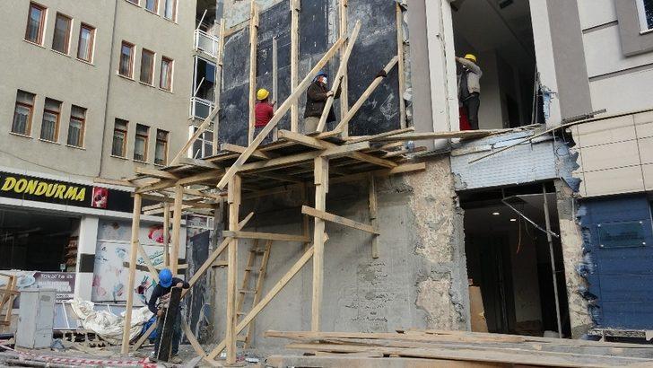 İnşaat işçilerinden Ata’ya saygı G3