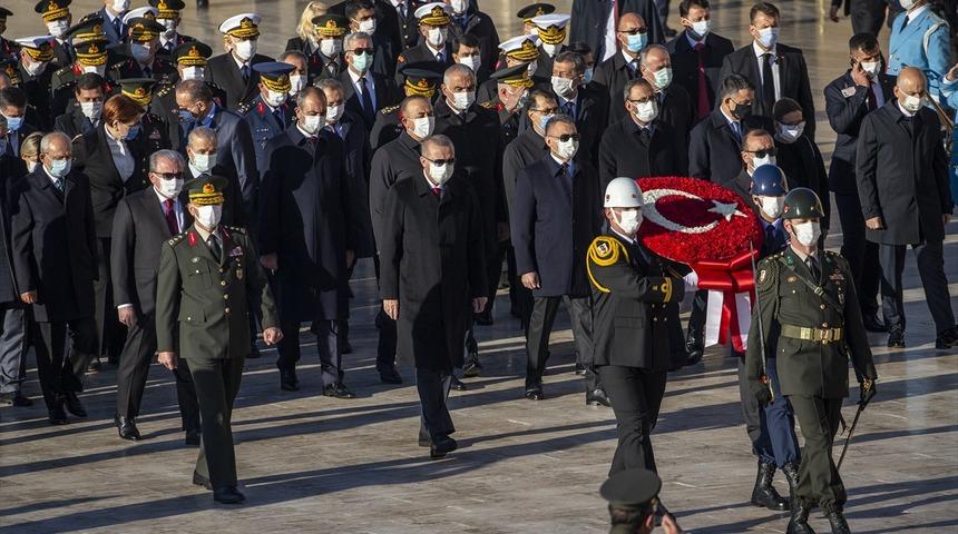 Devlet erkanı Anıtkabir'de... İlk tören başladı