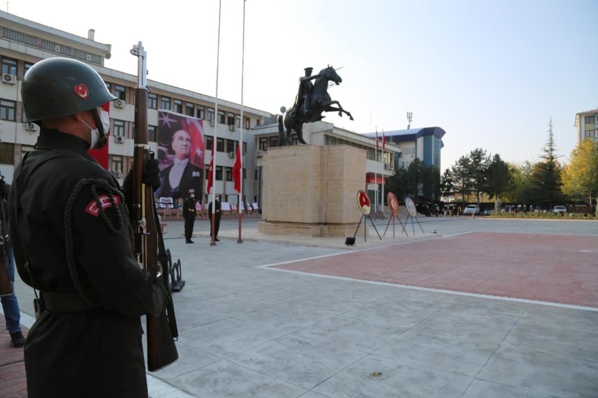 Tunceli&rsquo;de 10 Kasım Atat&uuml;rk&rsquo;&uuml; anma t&ouml;reni