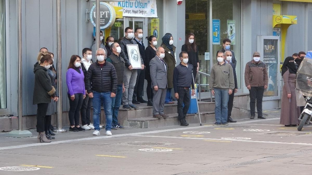 İsmet Paşa Caddesinde Ata&rsquo;ya saygı duruşu