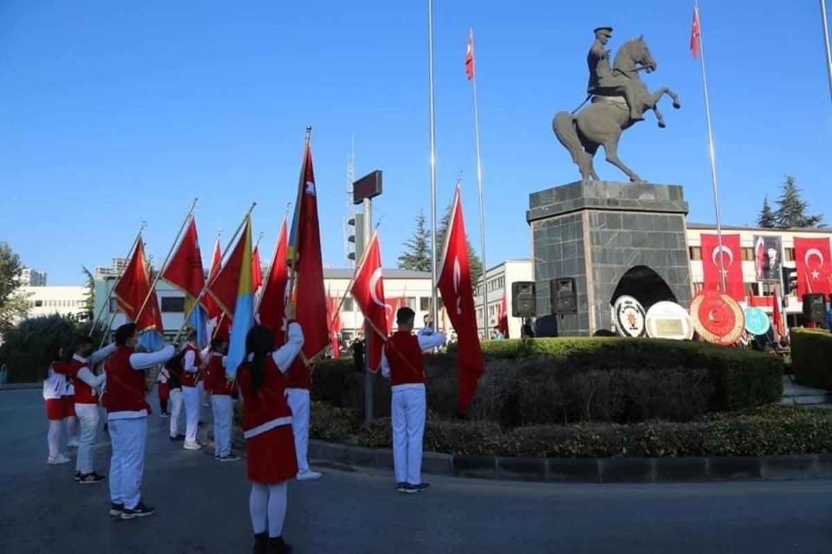 B&uuml;y&uuml;k &Ouml;nder Atat&uuml;rk, Niğde&rsquo;de t&ouml;renle anıldı