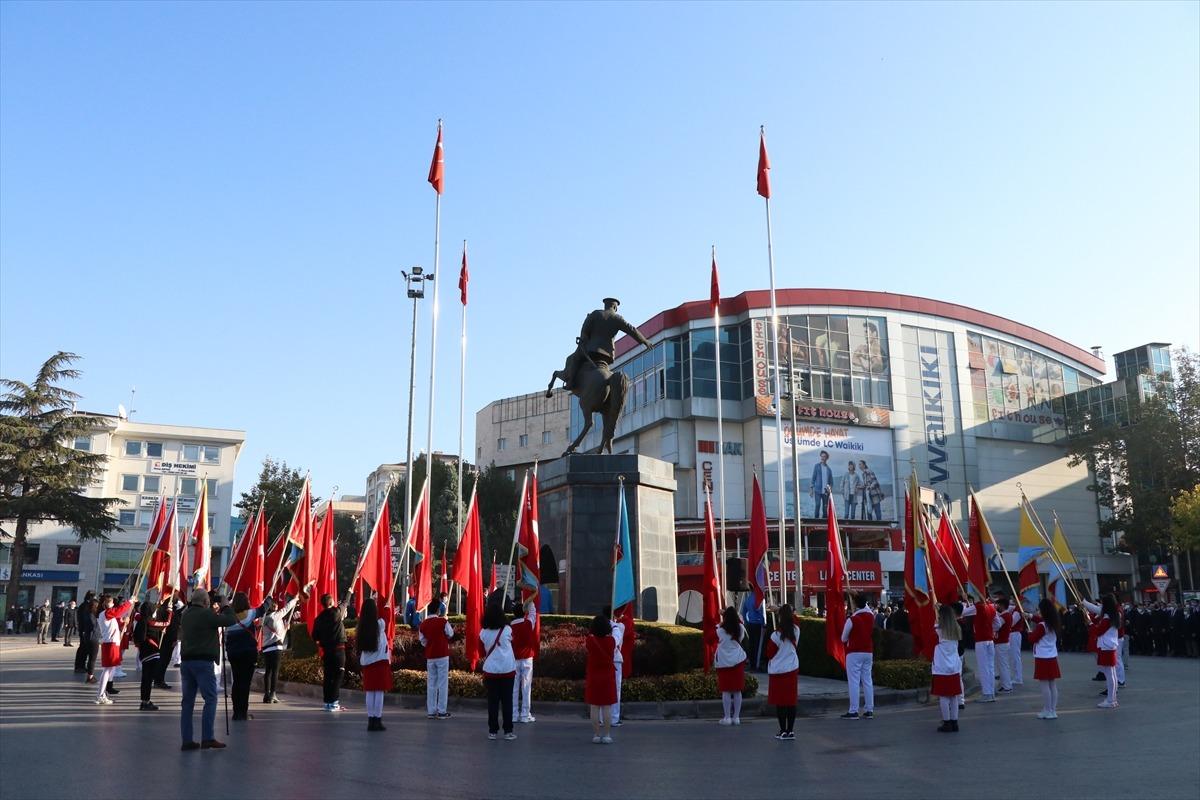 B&uuml;y&uuml;k &Ouml;nder Atat&uuml;rk'&uuml; anıyoruz