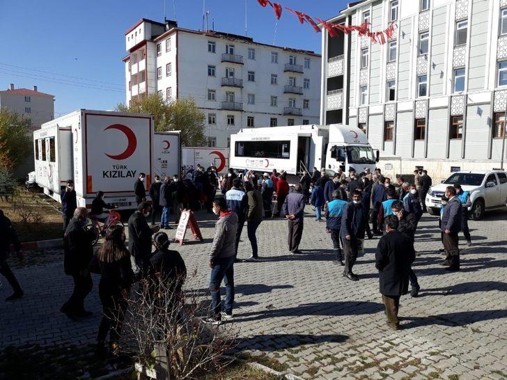 Çaldıran’da kan bağışına büyük ilgi G4