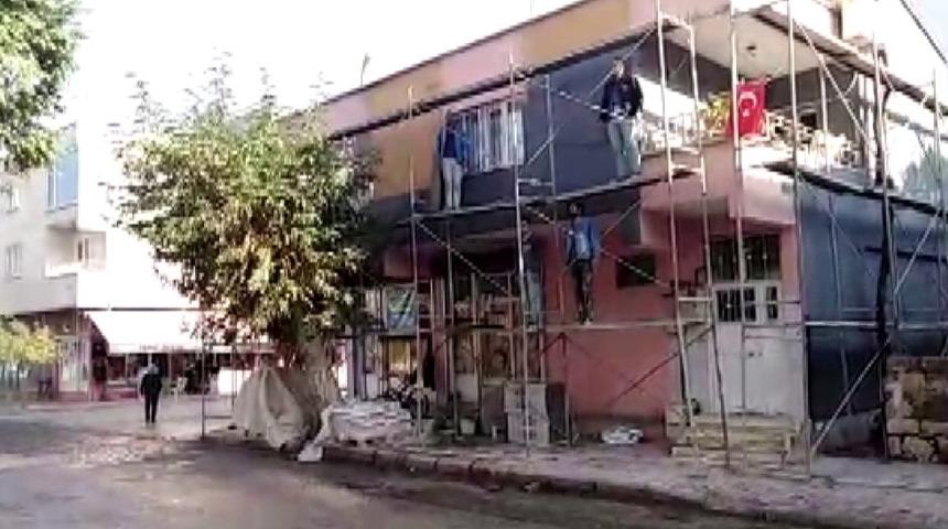 İnşaat iskelesinde Ata&rsquo;ya saygı duruşu