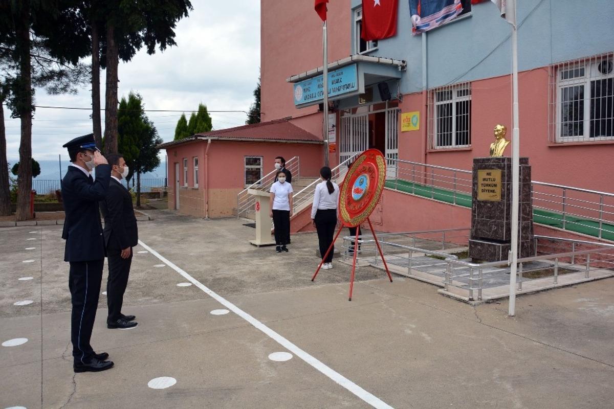 Kabad&uuml;z&rsquo;de 10 Kasım t&ouml;reni