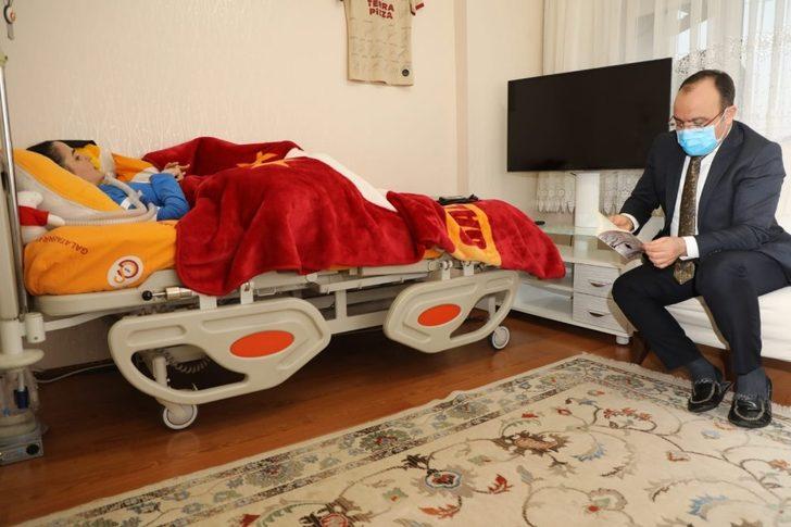 Vali Yırık, kas hastası Nurçin’e forma hediye etti G3