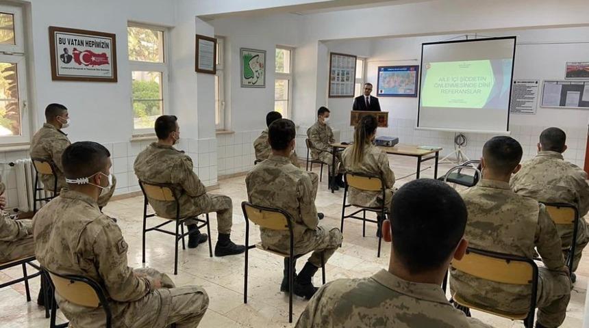 Jandarma personeline "Aile İ&ccedil;i Şiddet" semineri