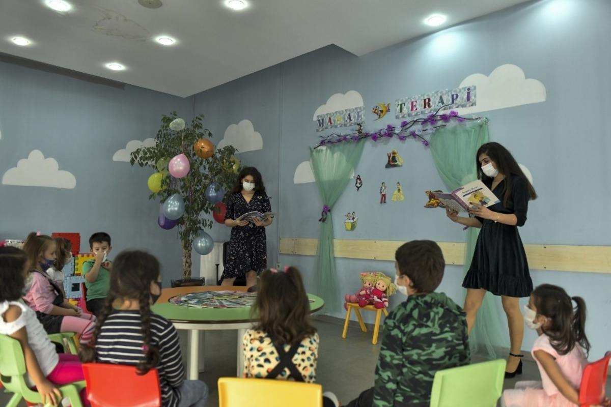 Masal terapisi ile &ccedil;ocukların i&ccedil; d&uuml;nyasına ulaşılıyor