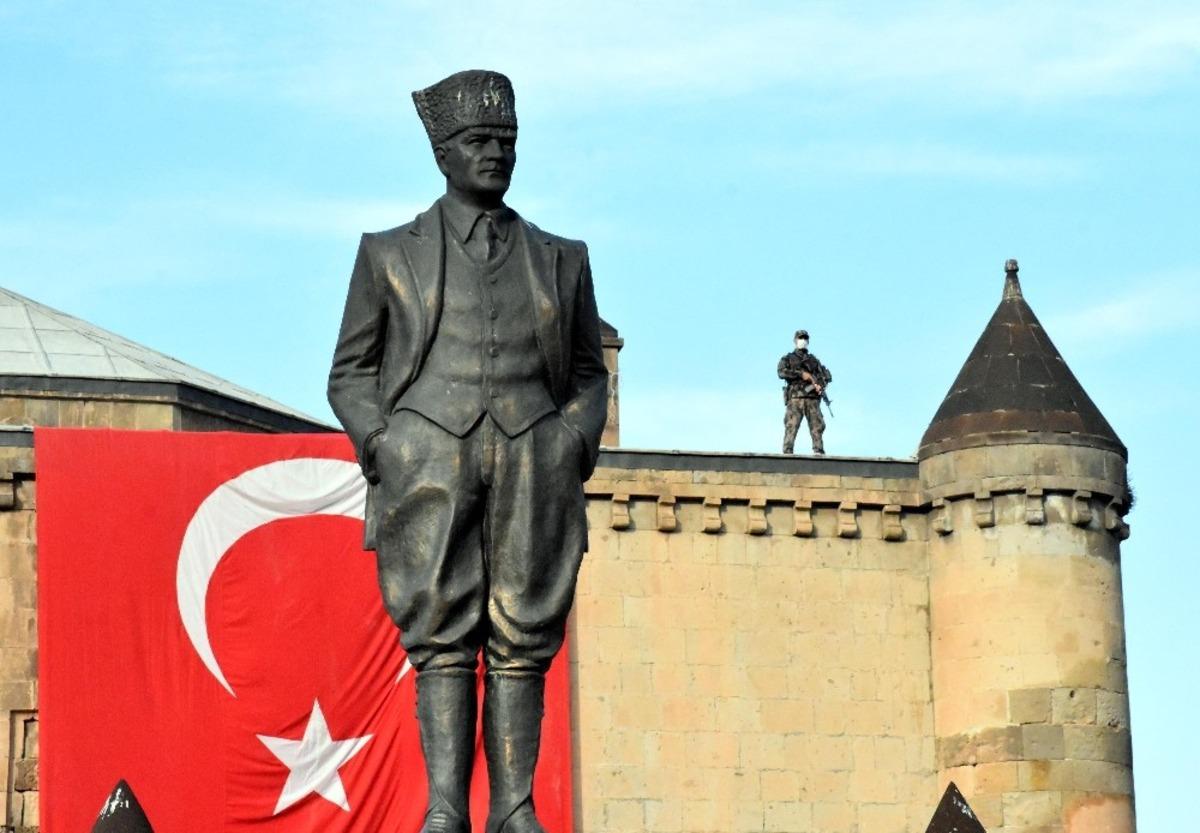 Atat&uuml;rk&rsquo;&uuml;n ebediyete irtihalinin 82. yıld&ouml;n&uuml;m&uuml;