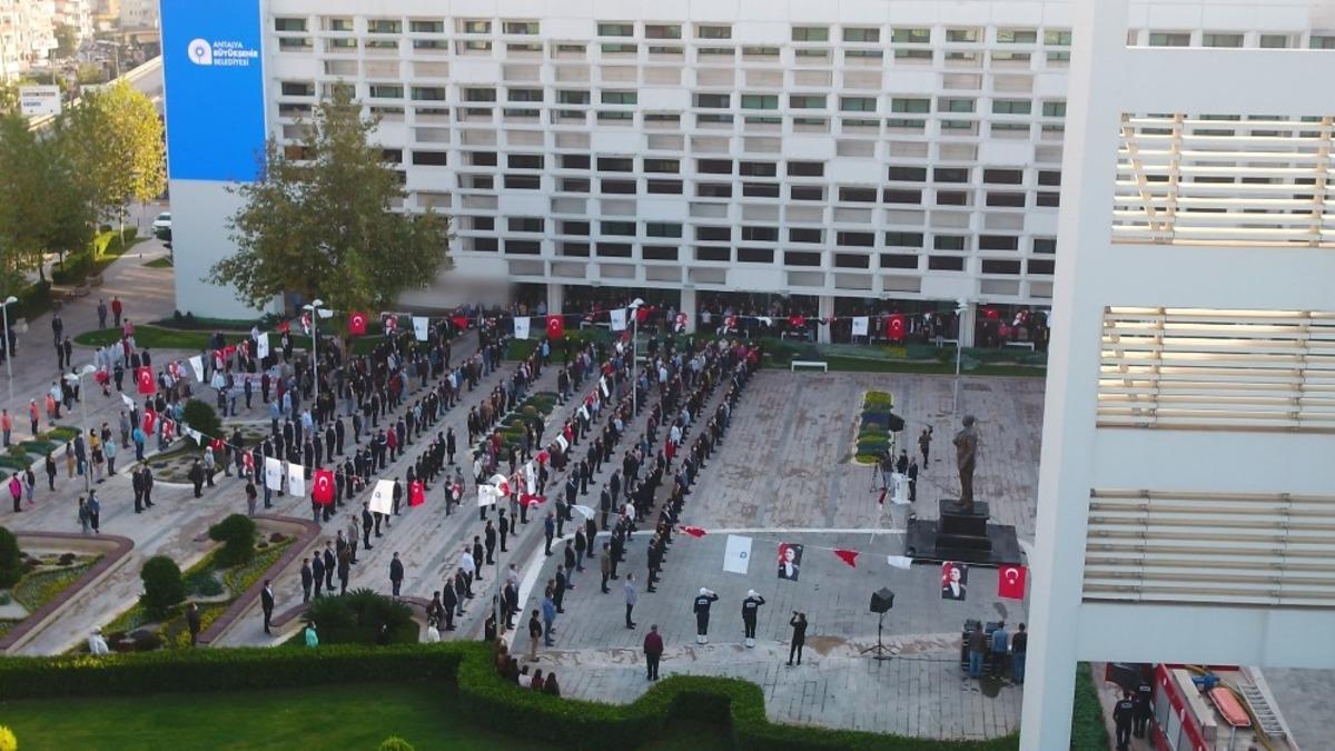 B&uuml;y&uuml;kşehir personeli Ata&rsquo;yı saygıyla andı