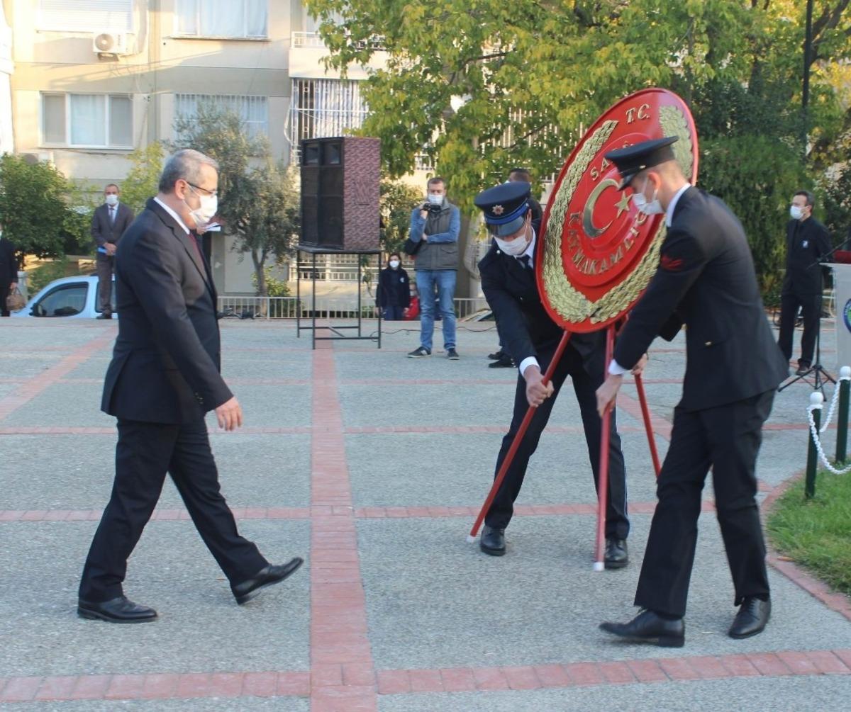 Manisa&rsquo;nın il&ccedil;elerinde de hayat 09.05&rsquo;te durdu