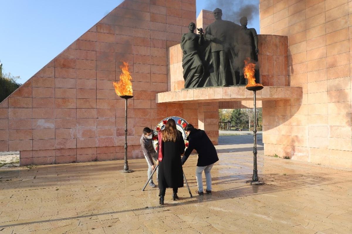 Atat&uuml;rk &Uuml;niversitesinde Atat&uuml;rk&rsquo;&uuml; anma t&ouml;reni d&uuml;zenlendi