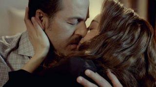 Azra Akın'ın bu sahneleri çok konuşulacak!