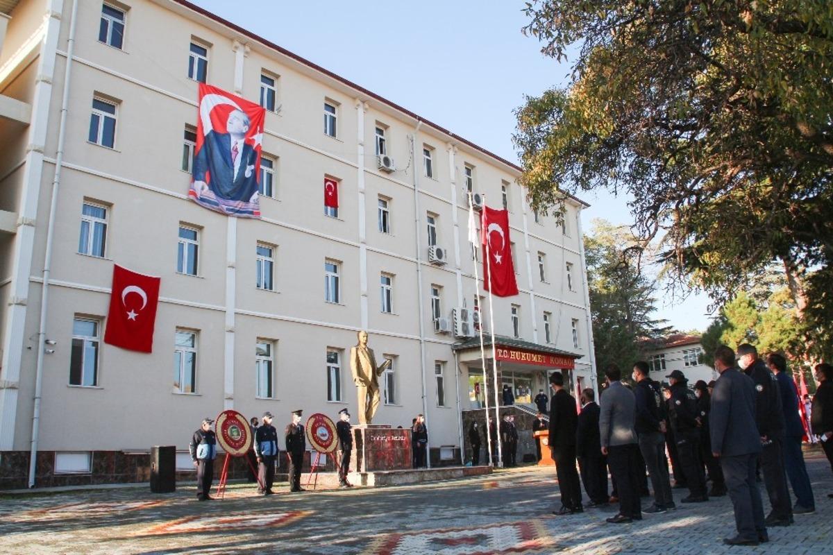 Yunak&rsquo;ta Atat&uuml;rk ebediyete intikalinin 82&rsquo;ici yıld&ouml;n&uuml;m&uuml;nde anıldı