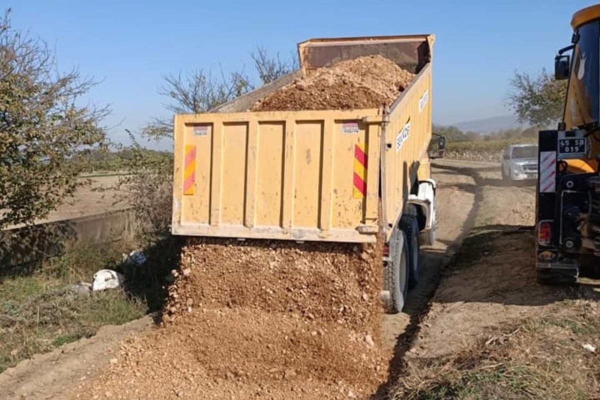 Şehzadeler&rsquo;de ova yolu d&uuml;zenlemesi 4 bin kilometre aştı