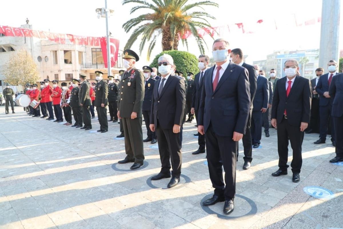 Atat&uuml;rk Hatay&rsquo;da t&ouml;renle anıldı