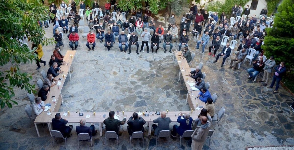 Kuşadası &ccedil;arşıları yenileniyor