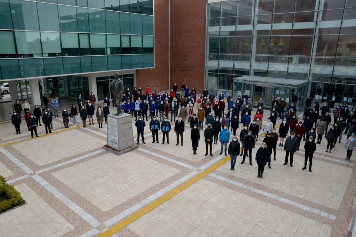 Tepebaşı personelinden Ata&rsquo;ya saygı duruşu