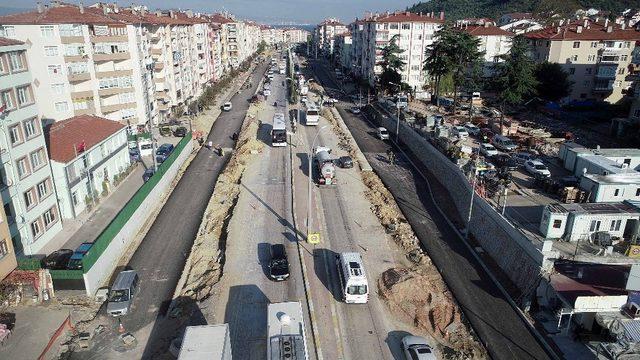 Karamürsel’de yan yollar asfaltlanıyor