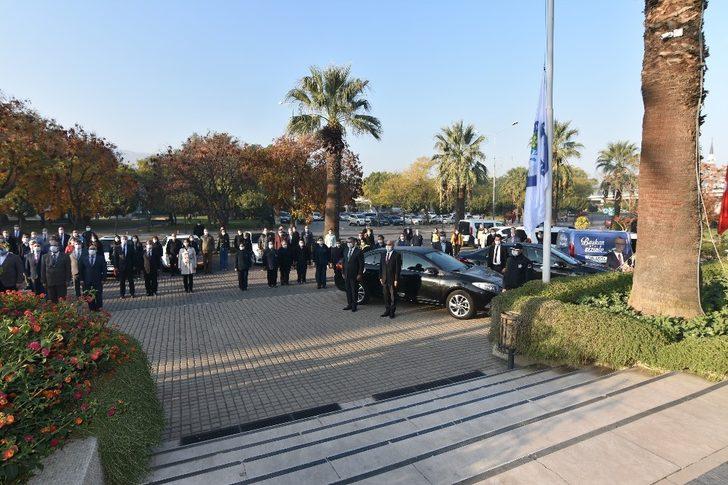 Salihli Belediye personelinden Ata’ya saygı duruşu G1