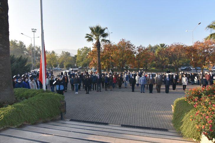 Salihli Belediye personelinden Ata’ya saygı duruşu G3