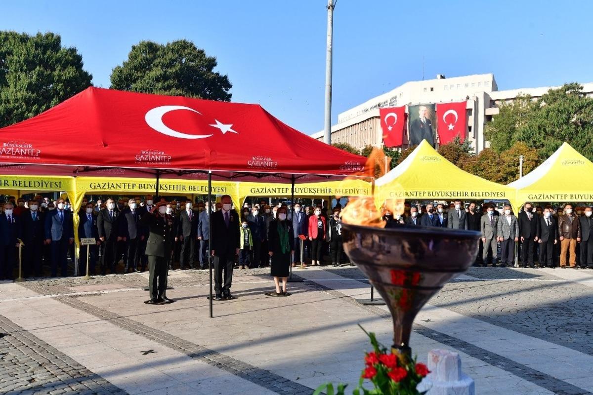 Atat&uuml;rk &ouml;l&uuml;m&uuml;n&uuml;n 82. yılında Gaziantep&rsquo;te anıldı