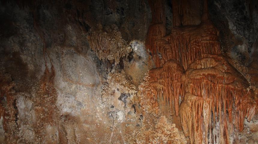 Yozgat'ta şaşırtan keşif! İnşaat kazısı yapılırken yeraltı mağarası bulundu
