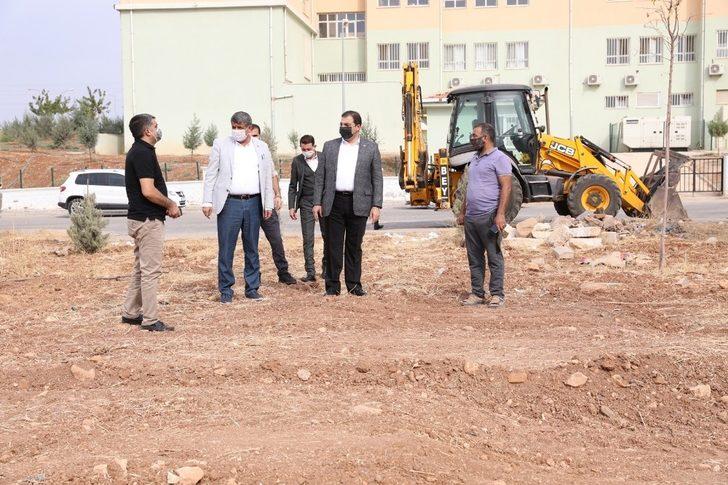 Haliliye’de iki halı sahanın daha ilk kazması vuruldu G1