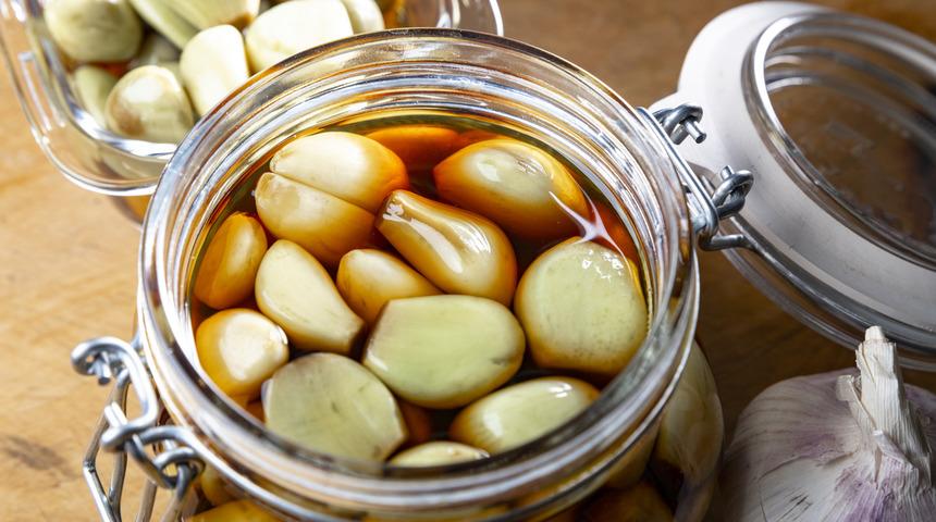 Bilim kurulu üyesinden önemli açıklama: Sarımsağın suyunu fazla fazla içmek...