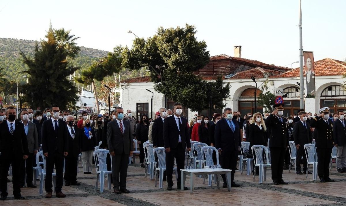 İzmir&rsquo;in il&ccedil;elerinde saat 09.05&rsquo;te hayat durdu