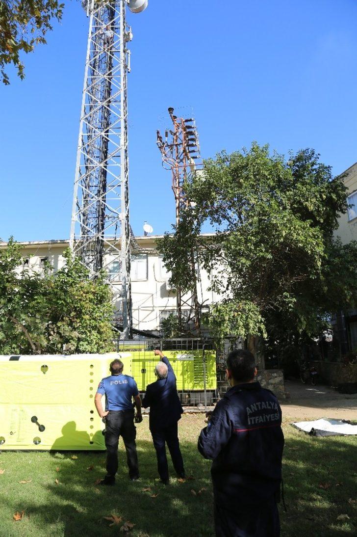 Diktiği zeytin ağaçlarının beş kez söküldüğünü iddia eden şahıs baz istasyonuna çıkıp eylem yaptı G5