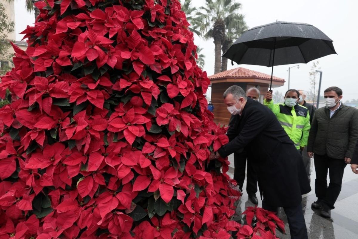 Atat&uuml;rk&rsquo;e &ouml;zel hazırlanan 182 &ccedil;i&ccedil;ekli fotoğraf alanına yoğun ilgi