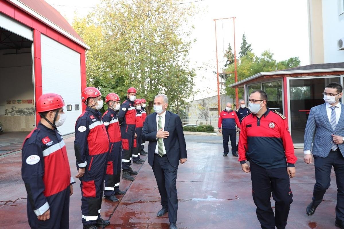 Başkan Zolan, İzmir depreminde g&ouml;rev yapan itfaiyecileri ziyaret etti
