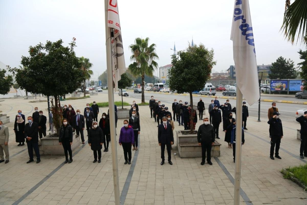 Gazi Atat&uuml;rk, Serdivan&rsquo;da anıldı