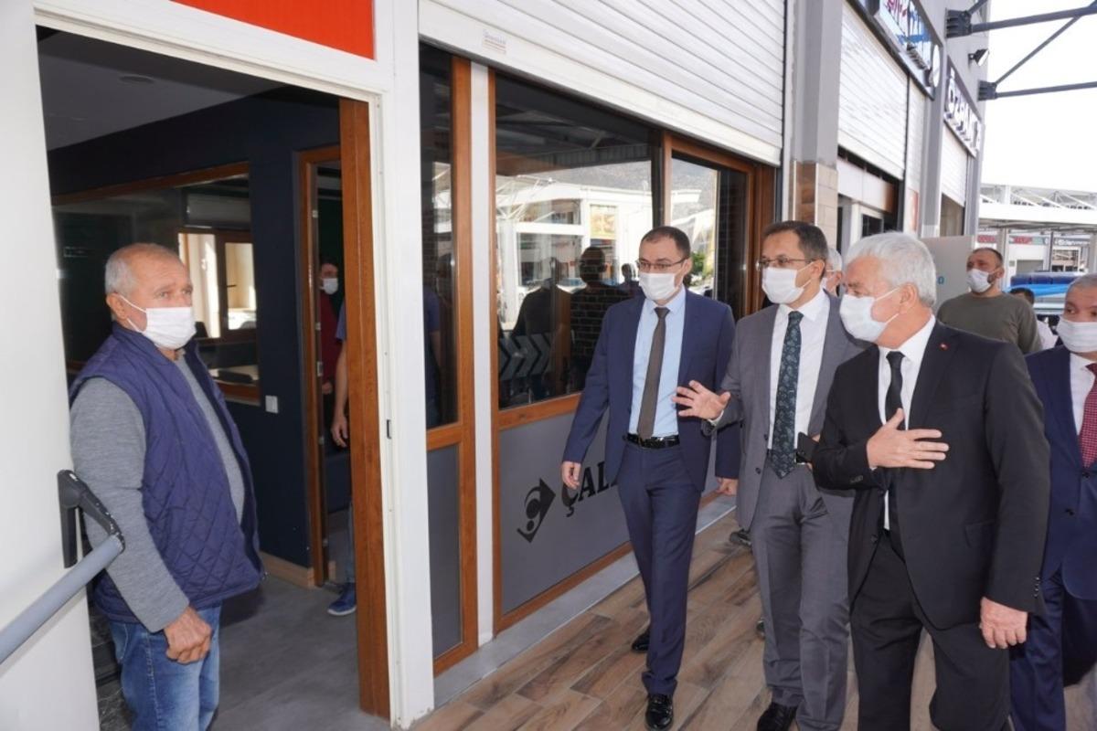 Finike toptancı halinde sezon a&ccedil;ıldı