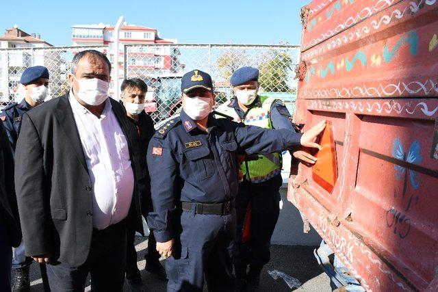 Ziraat odası ve jandarma römorklara reflektör taktı