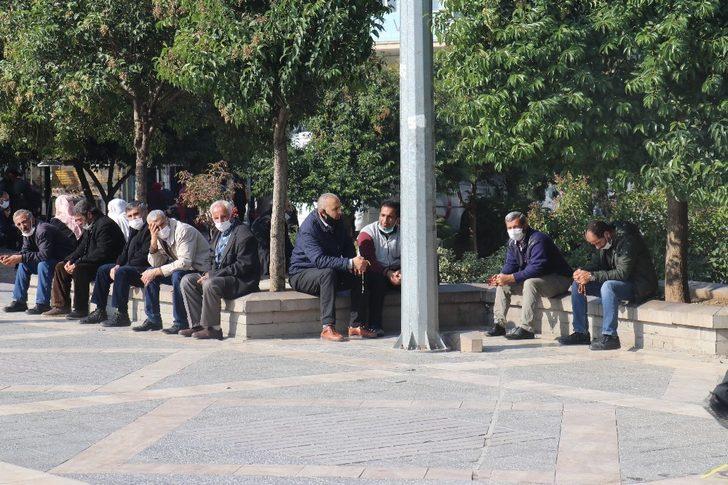 65 yaş üstü uyarılara rağmen evde durmuyor G5