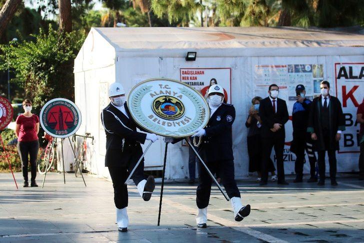Atatürk Alanya’da saygı duruşu, şiir ve türkülerle anıldı G5