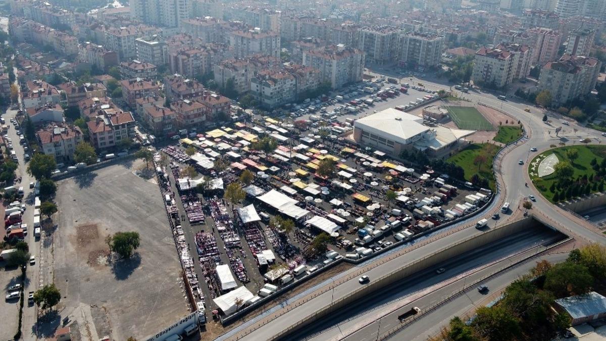 Sel&ccedil;uk Belediyesi semt pazar alanlarındaki trafik sorununu &ccedil;&ouml;z&uuml;yor