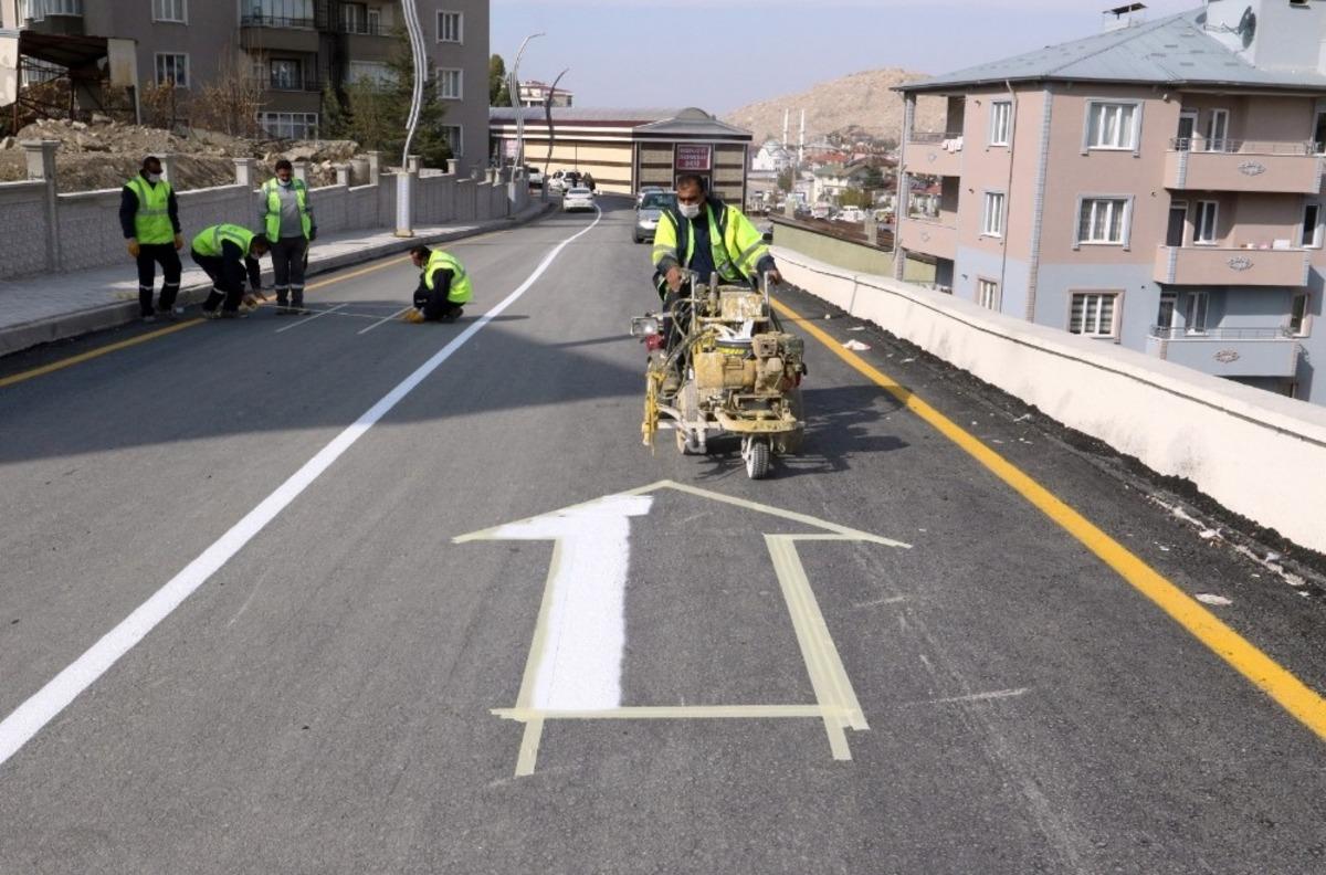 Van B&uuml;y&uuml;kşehir Belediyesi Sağlık Sokakta levha &ccedil;alışması yaptı