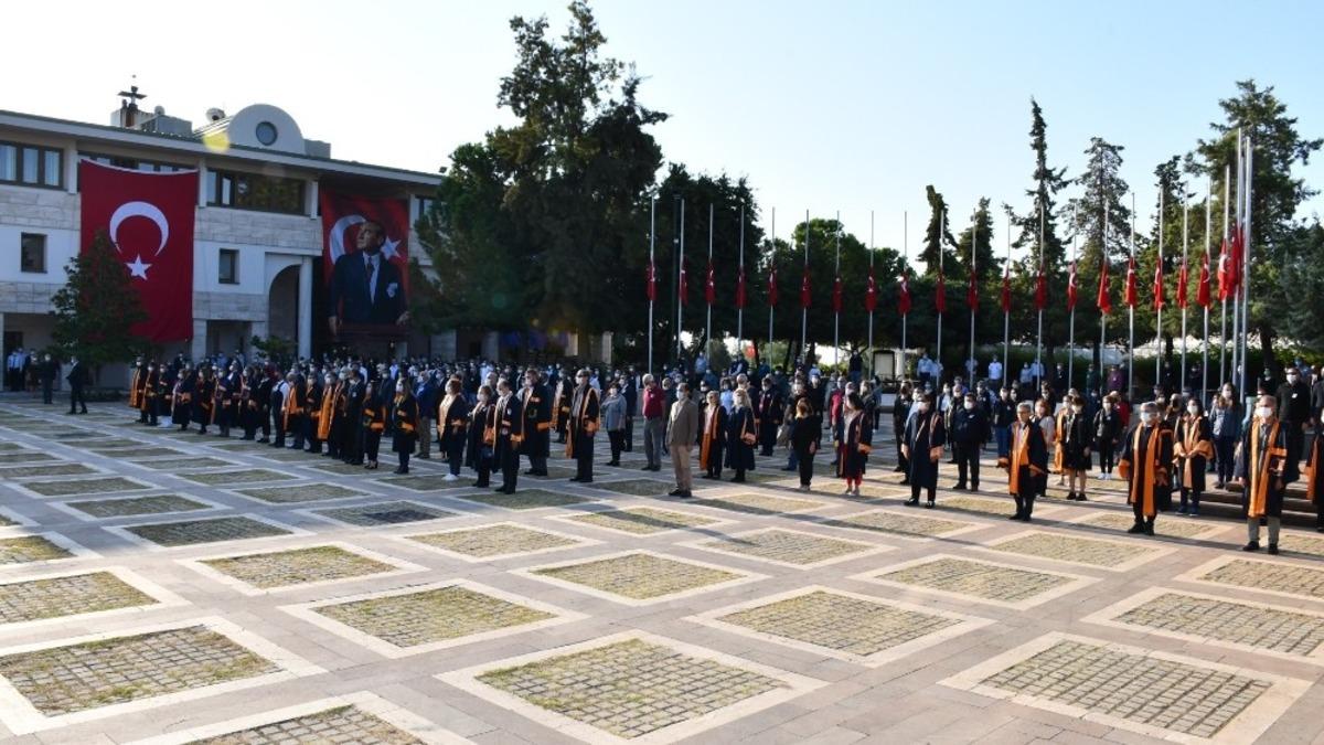 Mersin &Uuml;niversitesinde Atat&uuml;rk t&ouml;renle anıldı