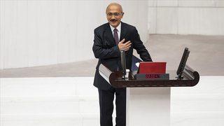 Hazine ve Maliye Bakanı olarak atanan Lütfi Elvan yemin ederek göreve başladı