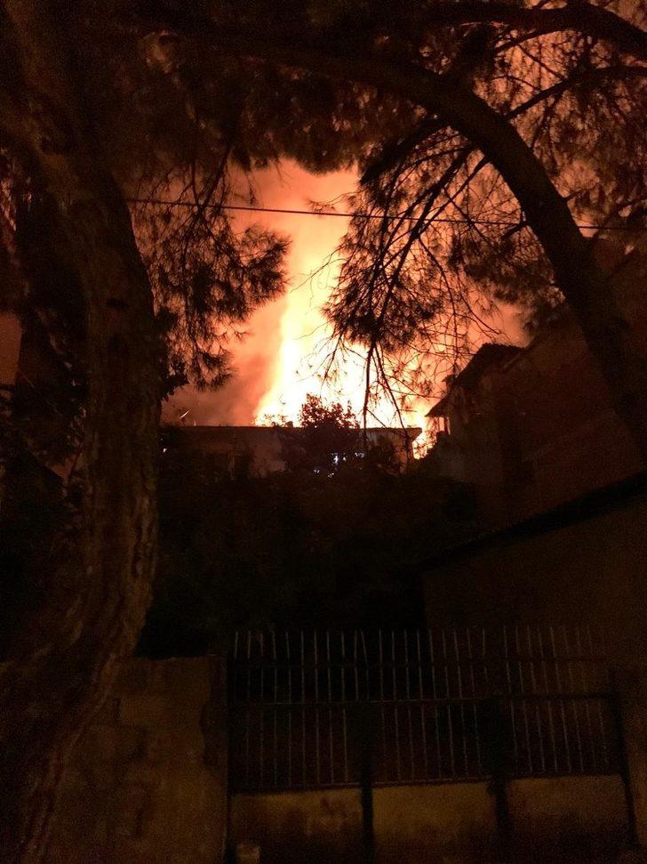 Koruma altında bulunan 200 yıllık evde yangın çıktı G2