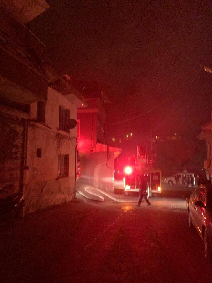 Koruma altında bulunan 200 yıllık evde yangın çıktı G3