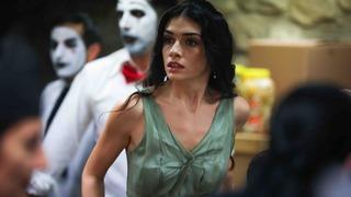 Alev Alev 2. bölümde Hazar Ergüçlü'nün değişimi izleyenleri etkileyecek! 5 saatlik makyajla bambaşka biri oldu